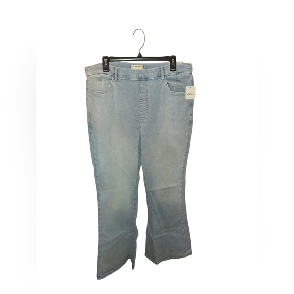 FP We The Free Curvy Infinite Stretch Pull On Flare Jeans - Picture 4 of 5